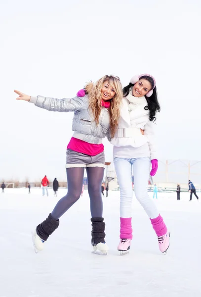 Kızlar buz pateni — Stok fotoğraf
