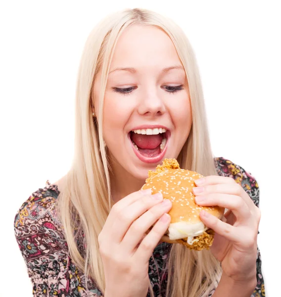Mujer comiendo una hamburguesa — Foto de Stock