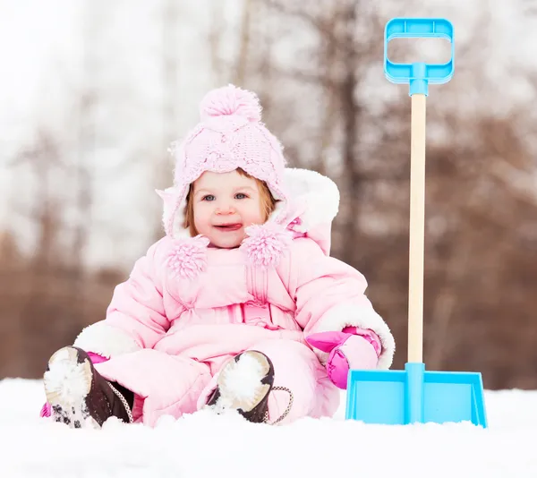 Bebek oyuncak spade ile — Stok fotoğraf