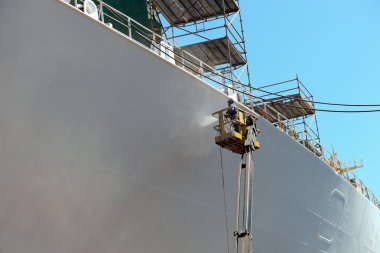 Worker painting of the ship