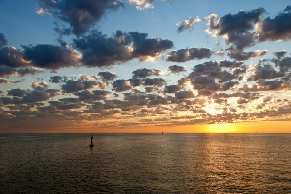 Схід сонця над морем — стокове фото