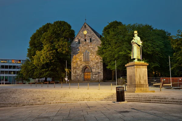 Catedral Domkirke por la noche en Stavanger, Noruega . —  Fotos de Stock