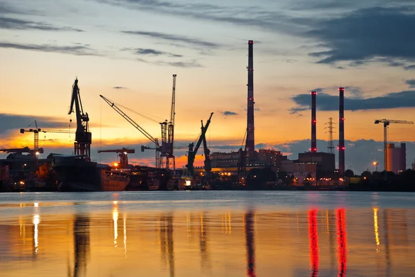 Vista industriale al tramonto — Foto Stock