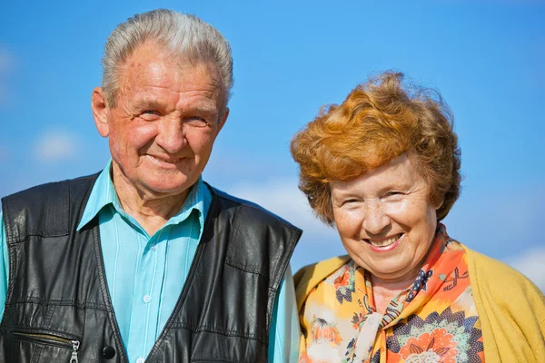 Felice coppia anziana in amore — Foto Stock