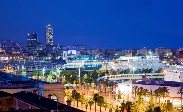 Barcelona, Spanje skyline in de nacht — Stockfoto