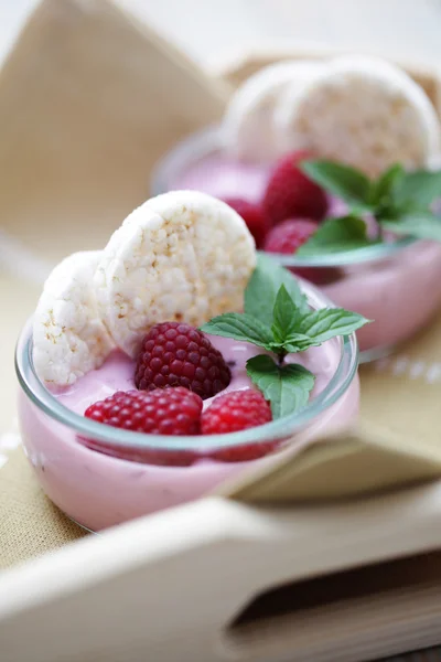 Raspberry yogurt — Stock Photo, Image