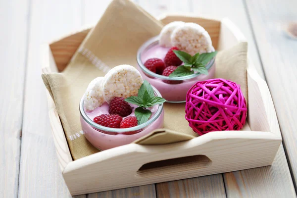 Raspberry yogurt — Stock Photo, Image