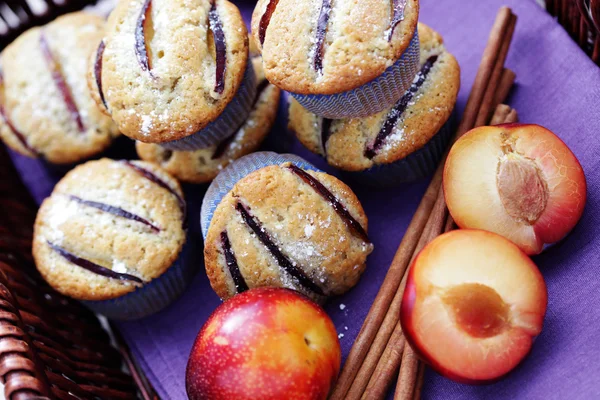Muffins med plommon — Stockfoto
