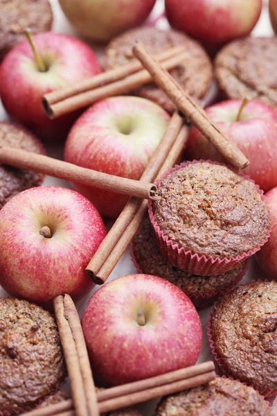 Muffins com maçã — Fotografia de Stock