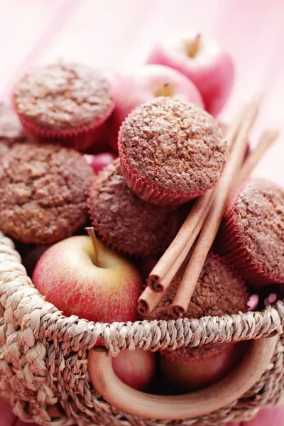 Muffins mit Apfel — Stockfoto