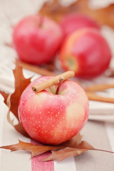 Jabłko z cynamonem — Zdjęcie stockowe