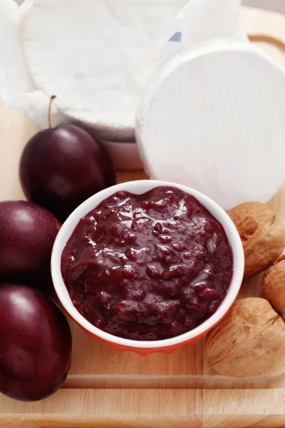 Chutney plum with cheese — Stock Photo, Image