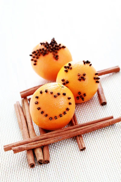 Oranges with cloves — Stock Photo, Image