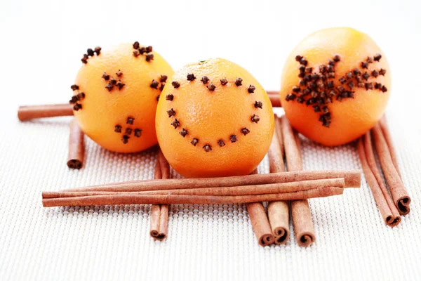 Πορτοκάλια με γαρίφαλο — Φωτογραφία Αρχείου