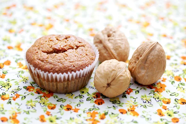 Muffins with walnuts and honey — Stock Photo, Image