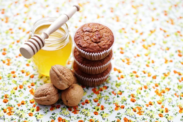 Muffins con nueces y miel — Foto de Stock