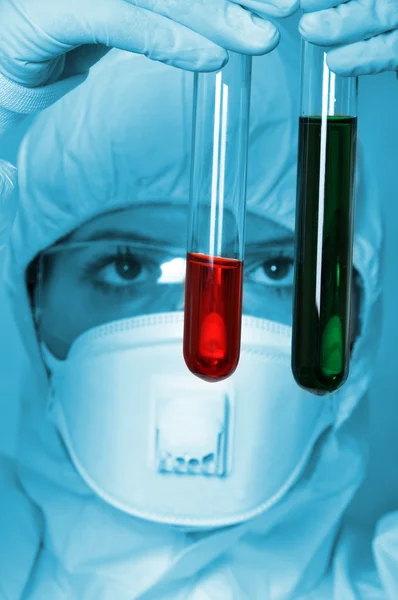 Vetenskapsman i ett laboratorium — Stockfoto