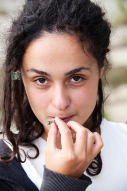 Adolesan yasaktır'ın dramatik portresi