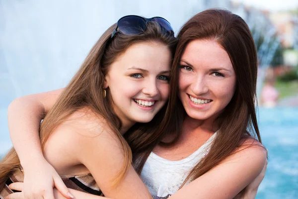 Young and attractive girlfriends have fun in park — Stock Photo, Image
