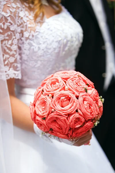 Bröllop bukett rosa rosor — Stockfoto