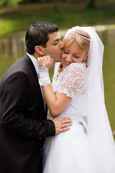 Düğünde gelin ve damat — Stok fotoğraf