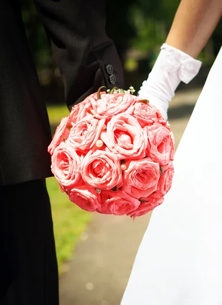 Bruiloft boeket van roze rozen — Stockfoto