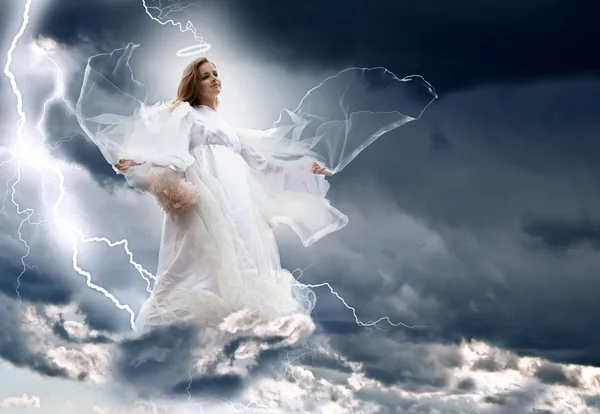 Angel in de hemel storm — Stockfoto