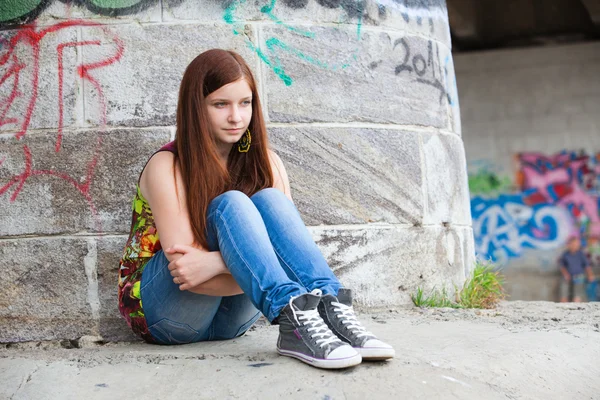 Дівчата-підлітки з проблемами, багато простору для копіювання — стокове фото