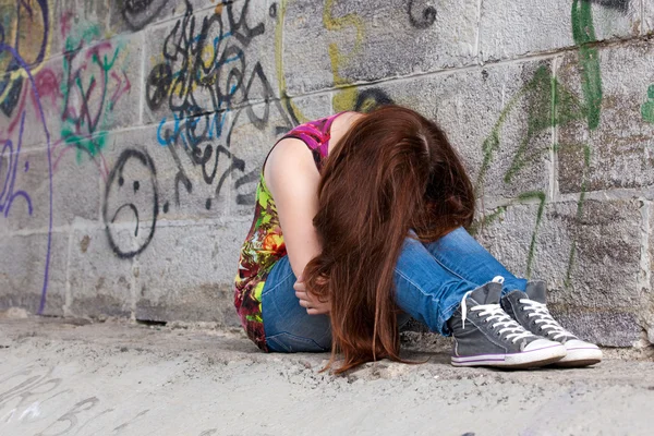 Nastolatek z problemami, dużo miejsca na kopie — Zdjęcie stockowe