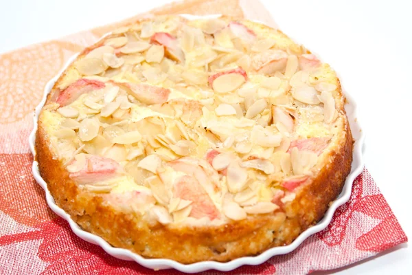 elmalı turta badem gevreği ile