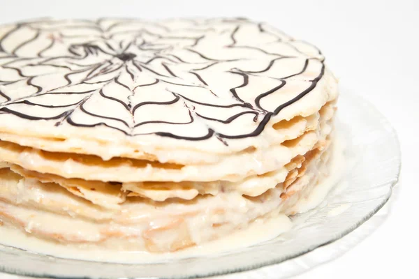 초콜릿 패턴으로 장식 된 나폴레옹 케이크 — 스톡 사진