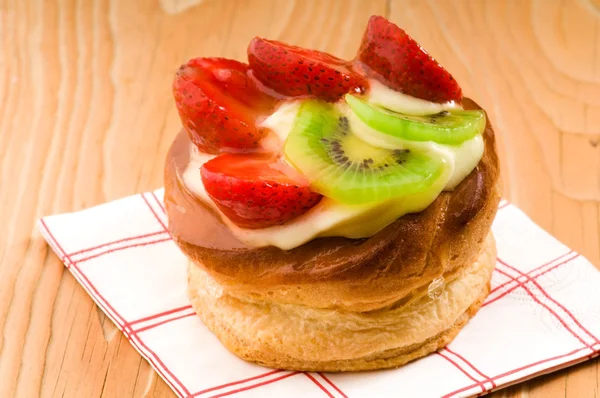 Gâteau français aux fruits frais — Photo