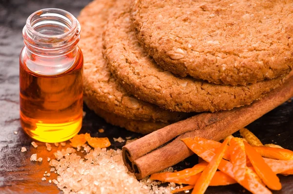 A cookie-k, fahéj és narancs — Stock Fotó