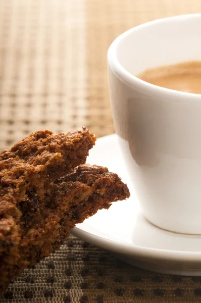 Kekse mit heißem Kaffee — Stockfoto