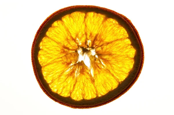 Kurutulmuş portakal dilimleri beyaz arkaplanda izole edilmiş. — Stok fotoğraf