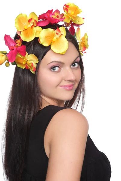 Bella donna con fiori in testa — Foto Stock