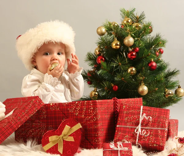 Presentes e bebê — Fotografia de Stock