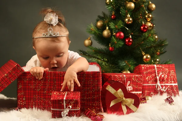 Подарунки та дитину — стокове фото