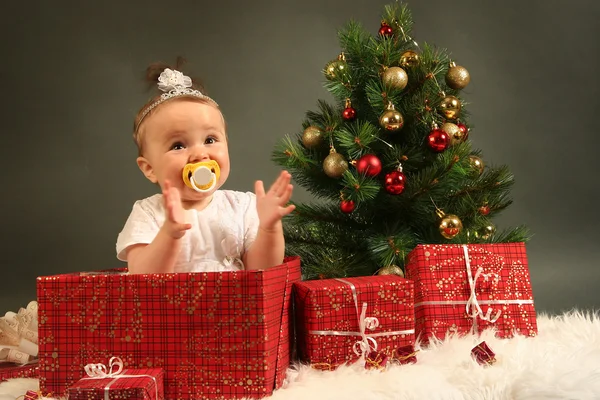Ajándékok és a baba — Stock Fotó