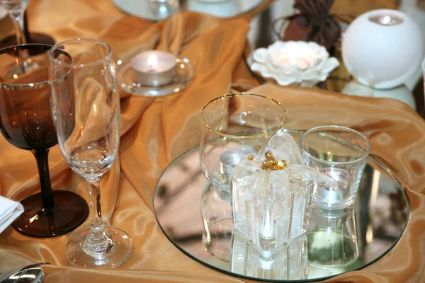 Элегантный стол со свечами — стоковое фото