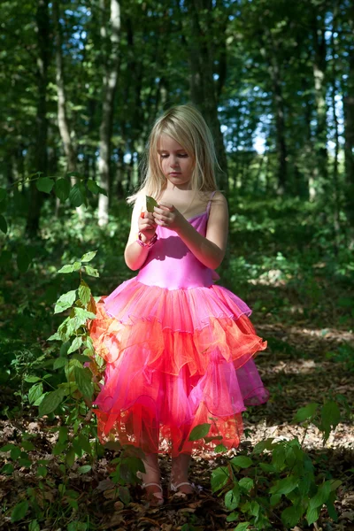 Klein meisje in fee kostuum — Stockfoto
