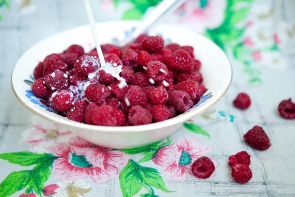 Fresh summer raspberry — Stock Photo, Image