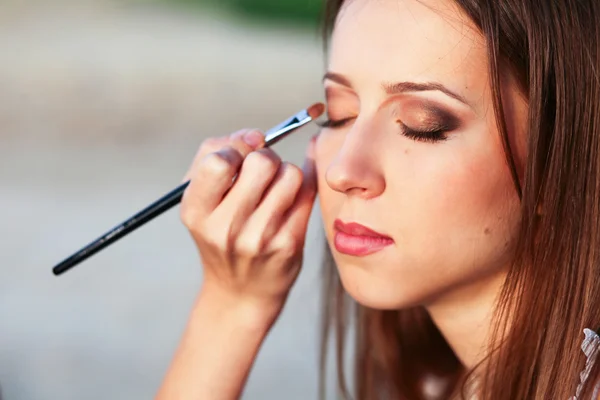 Žena dělat make-up — Stock fotografie