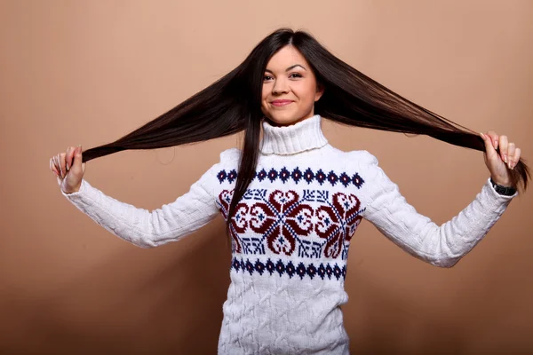 Sıcak kazaklı kız — Stok fotoğraf