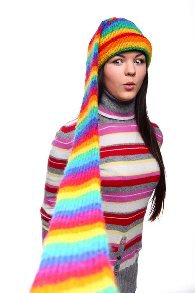 Mulher de chapéu de cor engraçada — Fotografia de Stock