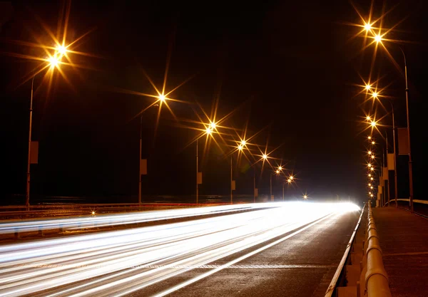 晚上的大城市的交通灯 — 图库照片