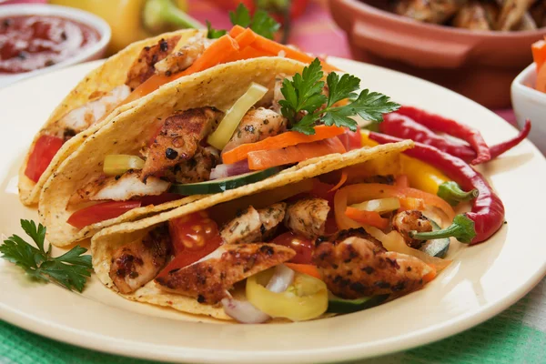 Grilled chicken meat in taco shells — Stock Photo, Image