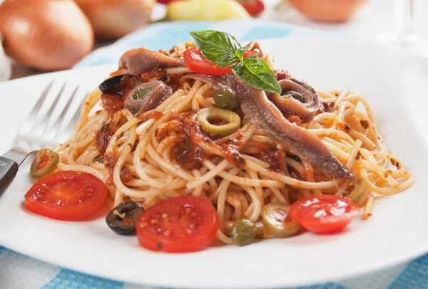 Espaguete puttanesca — Fotografia de Stock