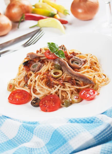 Spaghetti alla puttanesca — Foto Stock