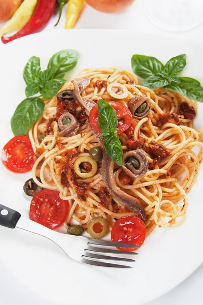 Espaguete a la puttanesca — Fotografia de Stock